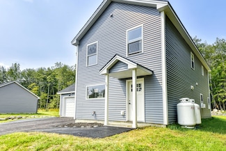 37 Woodstock Rd, Oakland, ME 04963