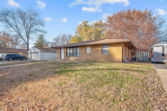 1829 Pearl Dr, West Des Moines, IA 50265