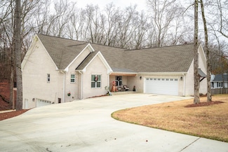 54 Spring Dr, Killen, AL 35645