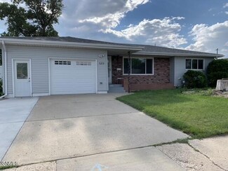 1211 8th Ave W, Williston, ND 58801
