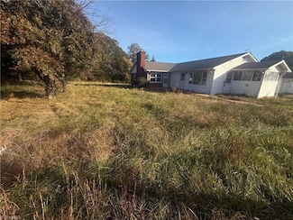 9885 Moore Farm Dr, Kernersville, NC 27284