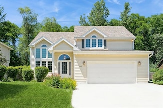 2455 Scenic Valley Dr, West Des Moines, IA 50265