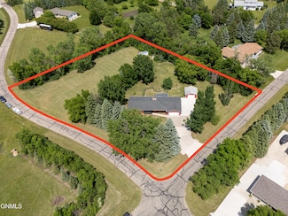4220 E Roundup Rd, Bismarck, ND 58503