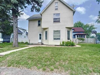 4425 7th Ave, Rock Island, IL 61201