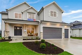 813 Creekmoor Dr, Raymore, MO 64083