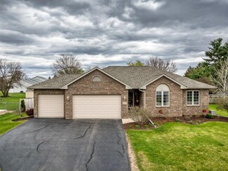 4565 Woodcrest Ln, Roscoe, IL 61073