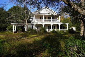 6872 Henderson Dr, Milton, FL 32583