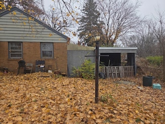 1872 Shady Crest St, Decatur, IL 62521