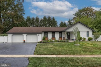 1098 Hillview Ln, Hershey, PA 17033