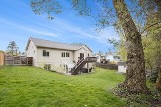912 N Park Ct NE, Grand Rapids, MI 49525