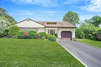 43 Forte Ave, Medford, NY 11763
