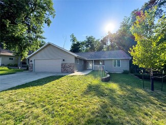 1307 34th St SE, Cedar Rapids, IA 52403