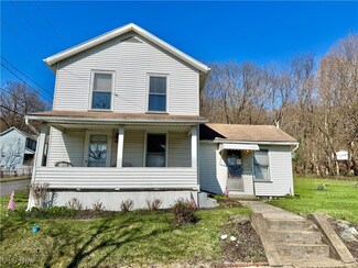 204 E Grant St, Lowellville, OH 44436