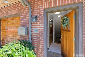 31 Etruria St Unit B, Seattle, WA 98109