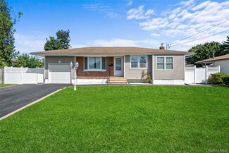 133 Floyd St, Brentwood, NY 11717