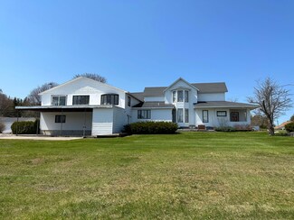 240 Mccann St, St. Ignace, MI 49781