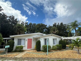 986 NE Banyan Dr, Jensen Beach, FL 34957