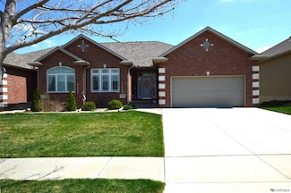 7544 Greycliff Dr, Lincoln, NE 68516