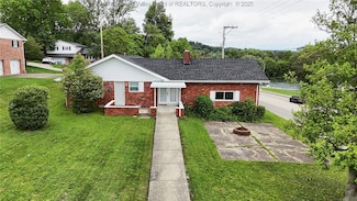 5201 Hammons Dr, Charleston, WV 25313