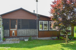 28 Cottage St, Pleasant Hill, TN 38578