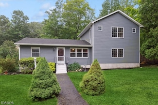 13 Oklahoma Trail, Hopatcong, NJ 07843