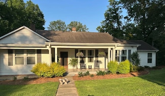 304 E Stonewall St, Carrollton, MS 38917