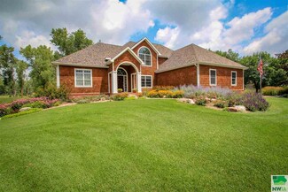 916 Wynstone Dr, Jefferson, SD 57038