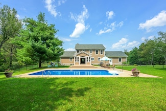 33 Wild Flower Rd, Valatie, NY 12184