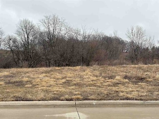 242 Chadwick Ln, Iowa City, IA 52245