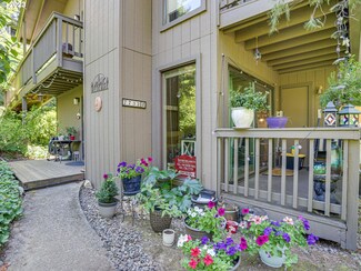 7732 SW Barnes Rd Unit D, Portland, OR 97225