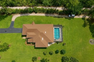 3842 4th Ave NE, Naples, FL 34120