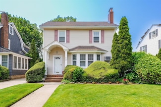 20 Hamilton St, Rockville Centre, NY 11570
