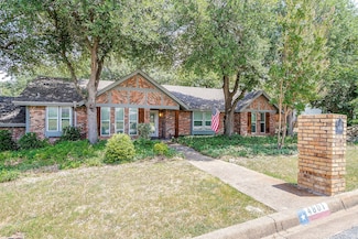 4801 Willow Run Ct, Fort Worth, TX 76132