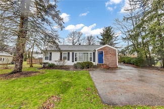 8376 Eagle Rd, Willoughby, OH 44094