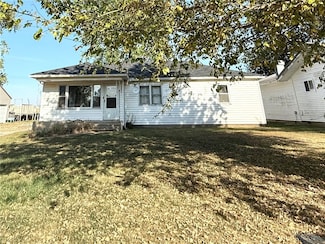 206 S Boyer Ave, Brocton, IL 61917