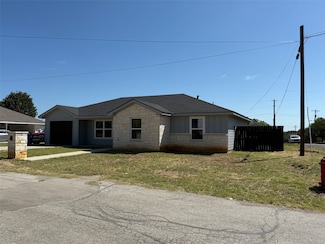 1410 13th St, Brownwood, TX 76801