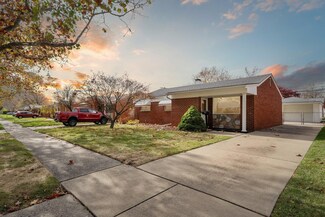 15450 Helen St, Southgate, MI 48195