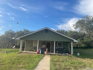 720 Ingram Rd, Devine, TX 78016