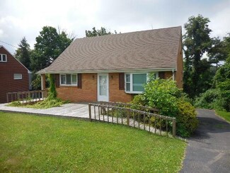 1990 Thomas Dr, White Oak, PA 15131