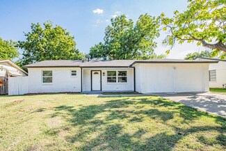 2120 Brookshire St, Arlington, TX 76010