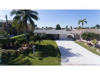 128 E Hilo St, Naples, FL 34113