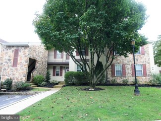 156 Valley Stream Cir, Chesterbrook, PA 19087