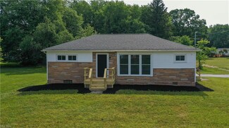 4006 Woodside Dr NW, Warren, OH 44483