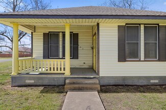 303 Vernon St, Taylor, TX 76574
