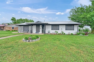 915 S Western Hills Dr, Howe, TX 75459