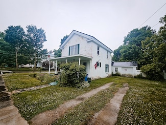 124 Maumee St, Jonesville, MI 49250