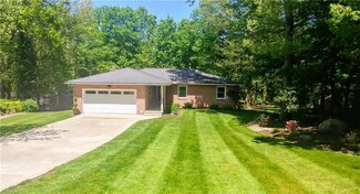 1538 Hawthorn St, Mogadore, OH 44260