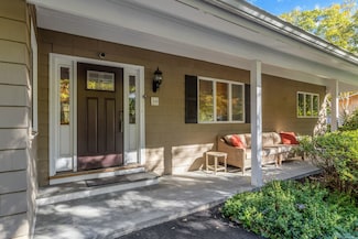 30 Dulan Dr, Stamford, CT 06903