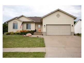208 Westwood Rd, Williamsburg, IA 52361