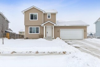 527 E 2nd St, Huxley, IA 50124